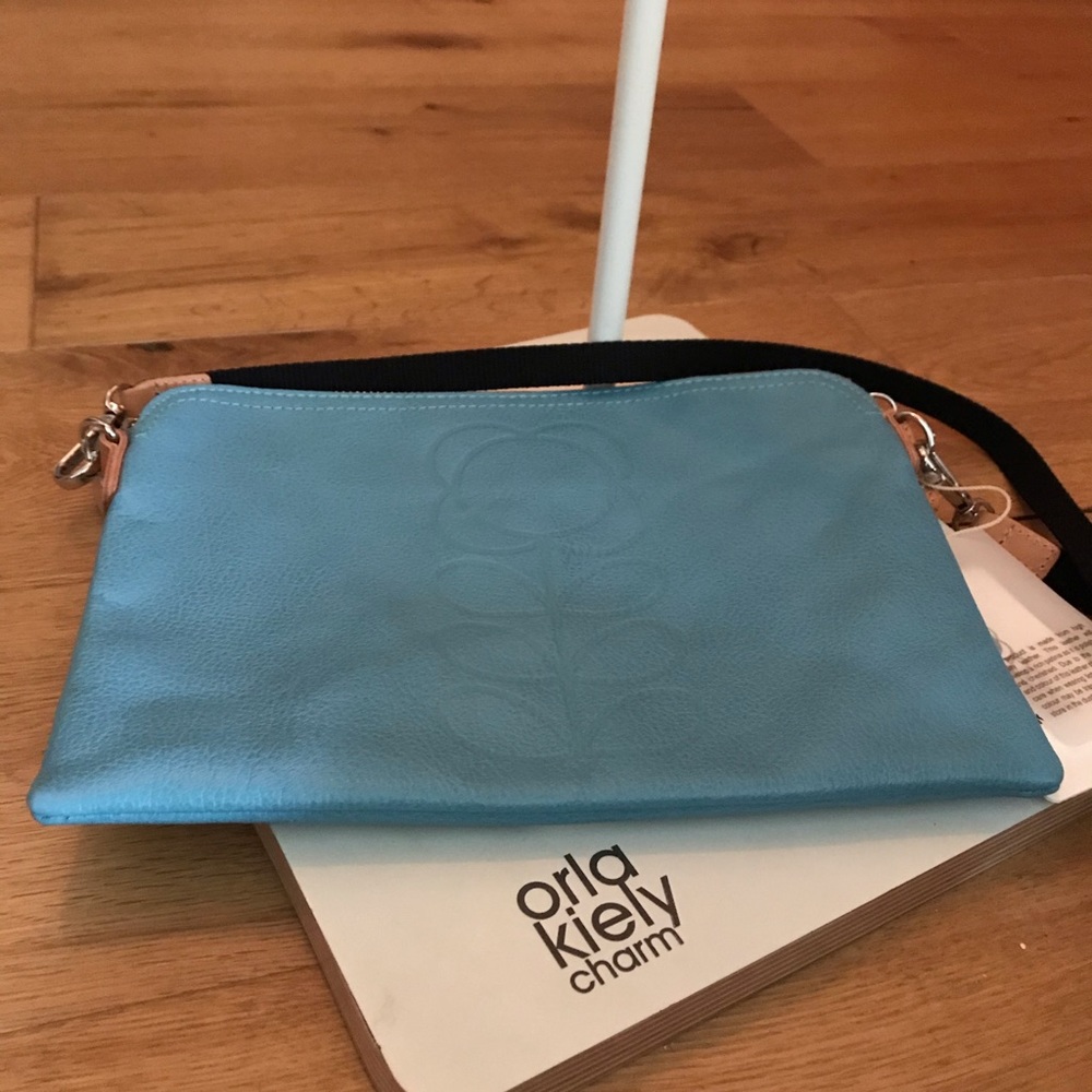 🎄🎁 OK Embossed Flower Leather Travel Pouch